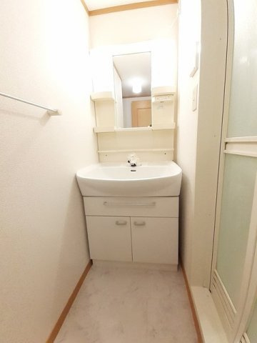 キャプリコートＢの洗面所|コンパクトで使いやすい洗面所