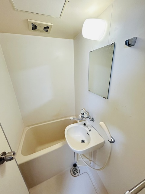 ジュネパレス鎌倉第３の浴室