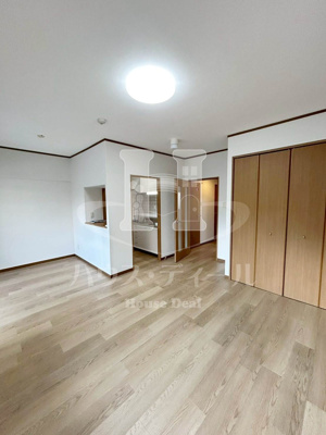 【洋室】 | パークサイドハイツタケノヤ | 落ち着いた色調の洋室です