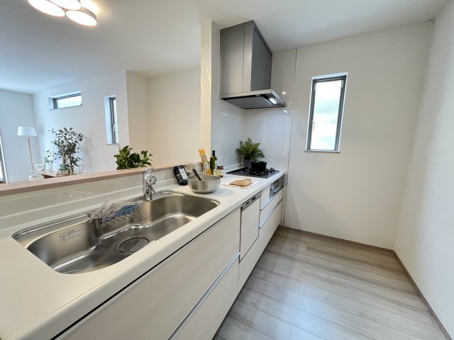 「西宮市新築一戸建」西宮浜町のキッチン|コンパクトなキッチンで掃除もラクラク