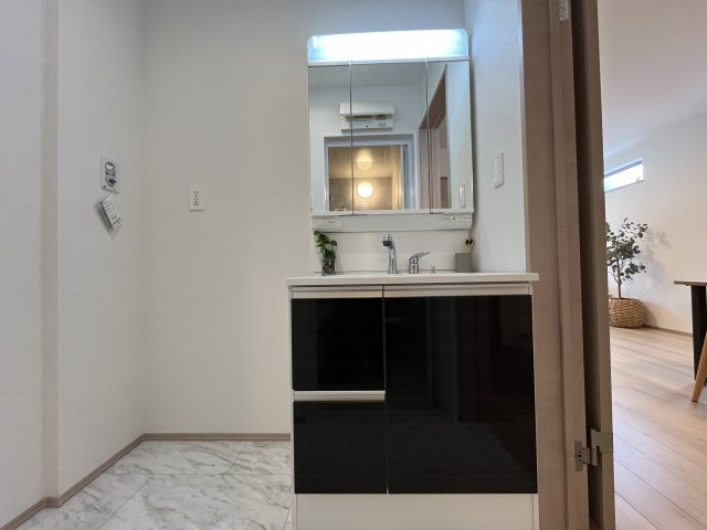 「西宮市新築一戸建」西宮浜町の洗面所|使いやすい洗面所です