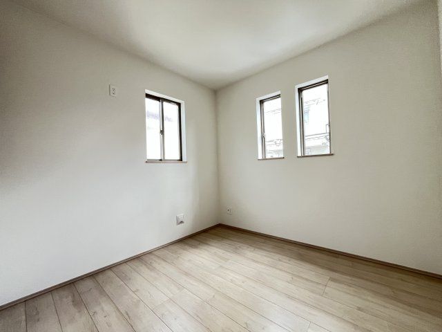 「西宮市新築一戸建」西宮浜町の洋室|広々とした洋室です　4.75帖