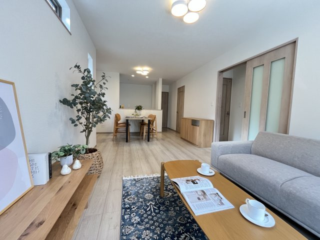 「西宮市新築一戸建」西宮浜町の居間・リビング|ゆったりとした居間です