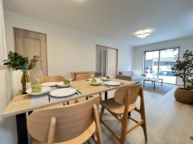 「西宮市新築一戸建」西宮浜町の居間・リビング|使いやすいリビングです