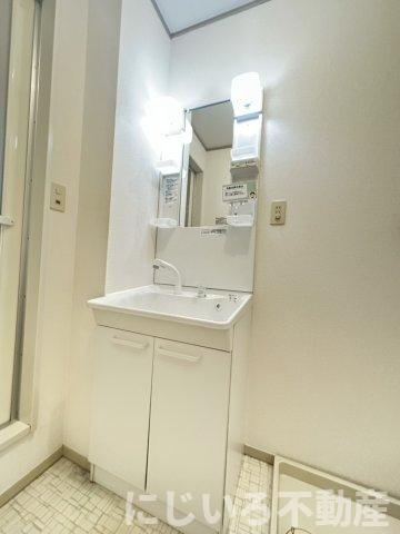 アビタシオン那賀川Bの独立洗面台