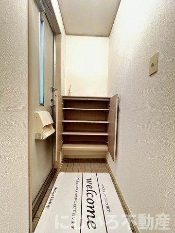 アビタシオン那賀川Bの玄関