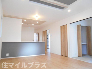 【居間・リビング】 | 郡山市静西1丁目新築一戸建て3棟 | こちらのリビングで趣味の時間をお楽しみください