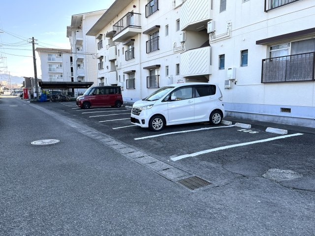 谷口アパートの駐車場
