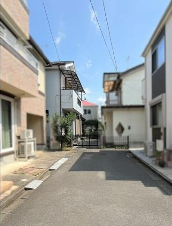 【中古】川越市旭町３丁目中古住宅の前面道路含む現地写真|前面道路含む現地写真です