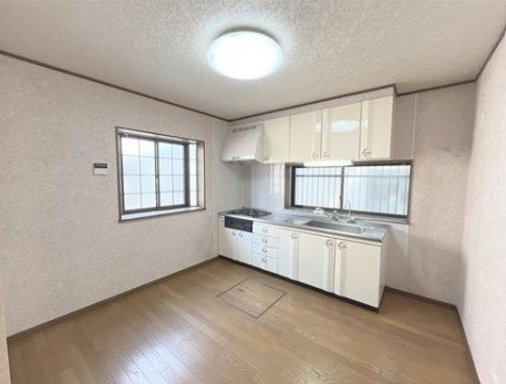 【中古】川越市旭町３丁目中古住宅のキッチン|綺麗なキッチンスペース
