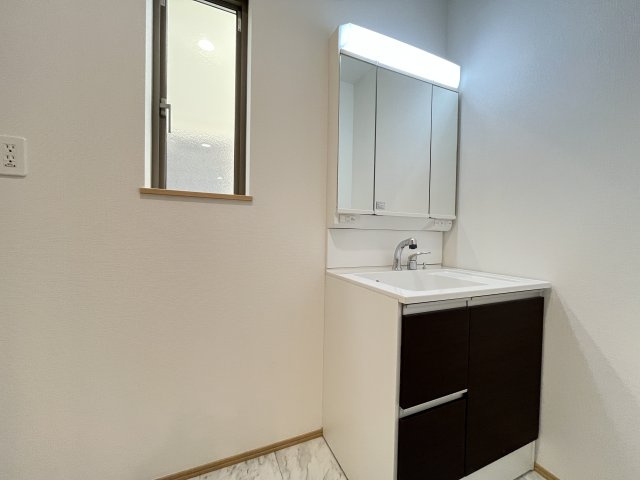 「西宮市新築一戸建」西宮浜町の独立洗面台|独立洗面台で身支度をすべて済ませてしまいましょう