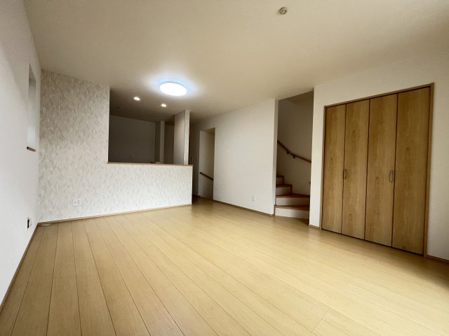 「西宮市新築一戸建」西宮浜町の居間・リビング|リビングです　15帖