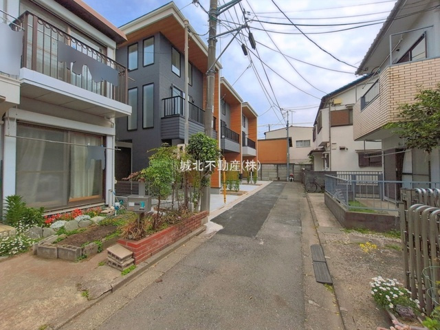 杉並区今川3丁目 全3棟 3号棟の前面道路含む現地写真|現地(2026年4月13日撮影)