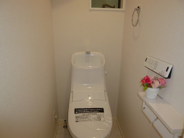 MIRASUMO千種区若水320②｜名古屋市の戸建ならホームアップのトイレ|【売主施工例】2か所にトイレを完備。混み合う朝や来客時も安心の設計！