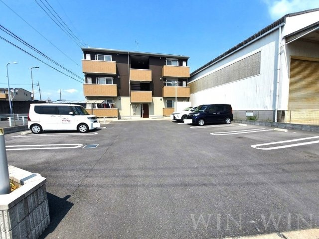 豊橋市三ツ相町のアパートの駐車場