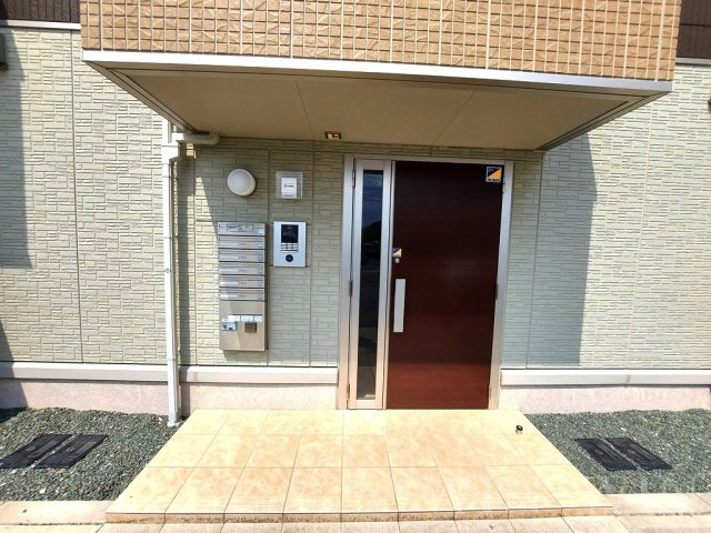 豊橋市三ツ相町のアパートのエントランス