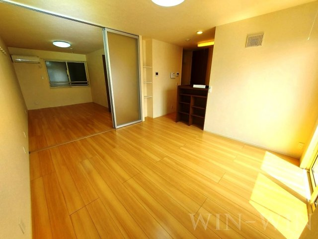 豊橋市三ツ相町のアパートの居間・リビング|イメージ（同建物内別部屋の写真です）