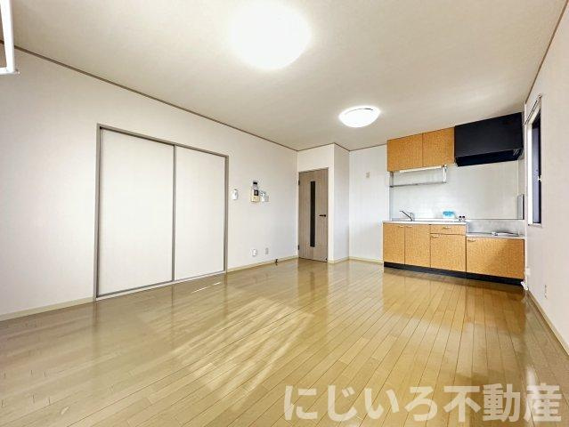 アビタシオン那賀川Bの居間・リビング