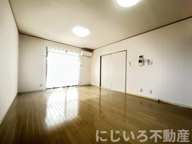 アビタシオン那賀川Bの居間・リビング