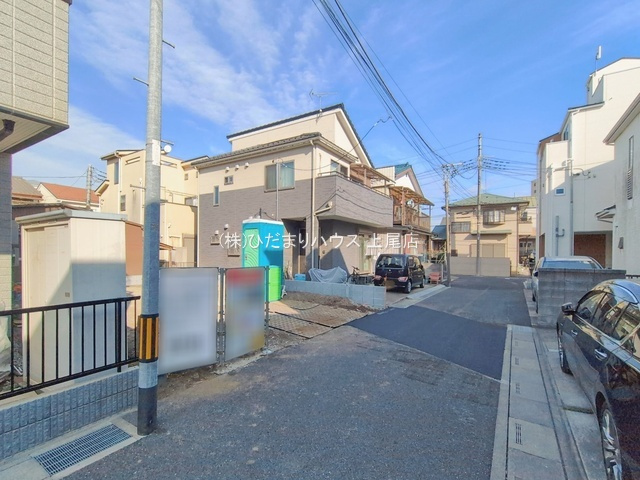 北区日進町32期　新築戸建　LIGARE01の前面道路含む現地写真