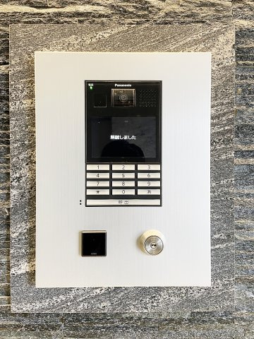 ワールドアイ名古屋城北のエントランス