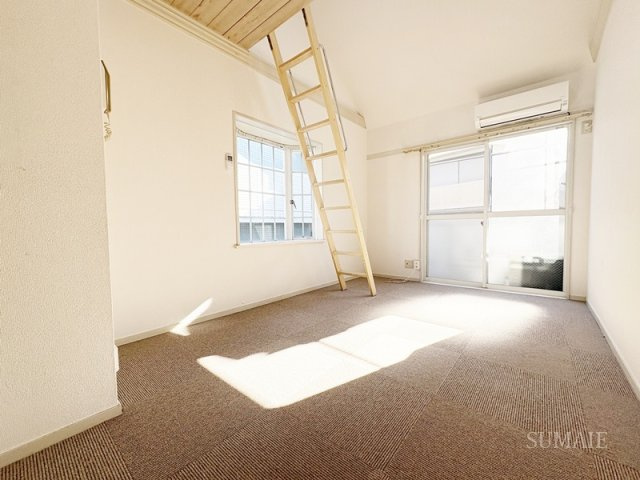 サンエール十条の居間・リビング|絨毯の居間です☆