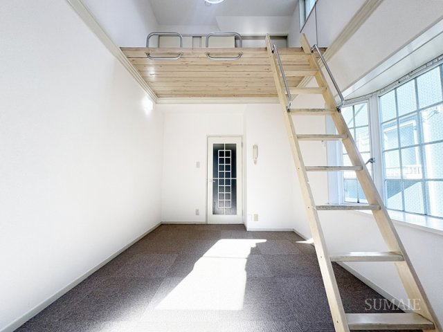 サンエール十条の寝室|絨毯のおしゃれな洋室☆