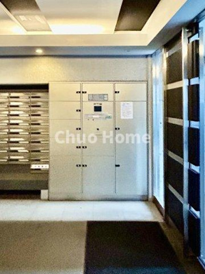 【設備】 | ステージファースト根岸 | 【宅配ボックス】在宅時・不在時に関わらず、居住者の代わりに非対面で宅配物を受け取ってくれる便利な設備です。わかりやすくご説明致しますので見学時にはお部屋だけではなく共用部分もぜひチェックしてください。