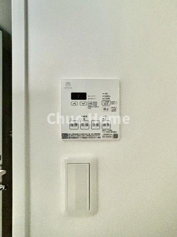 ステージファースト根岸の冷暖房・空調設備|【浴室乾燥機】暖房・冷風・換気・乾燥が可能です。毎日を快適に過ごせるうれしい機能が揃っています。雨の日の洗濯物も安心です。