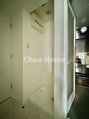 【ランドリースペース】 | ステージファースト根岸 | 【ランドリースペース】担当者がスケールを持ち歩いておりますので、ご見学時には現在お使いの洗濯機などがきちんと収まるかなどもチェックして下さい。見学前に測っておくと非常に便利だと思います。