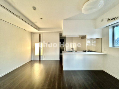 【居間・リビング】 | ステージファースト根岸 | 【居間・リビング】「ＬＤＫは家族団らんをデザイン」広いＬＤＫでは家族が集まり一緒の時間を過ごせる工夫がされております。何気ない一日の当たり前のひとコマがいつか一生の宝物になります