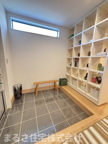 桜ヶ丘町　モデルハウスの玄関