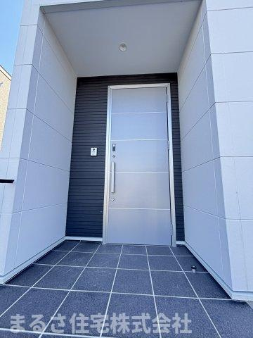 桜ヶ丘町　モデルハウスの玄関