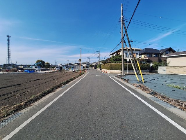 藤岡市上戸塚売土地の前面道路含む現地写真