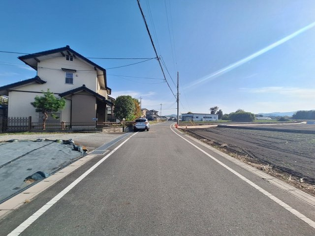 藤岡市上戸塚売土地の前面道路含む現地写真