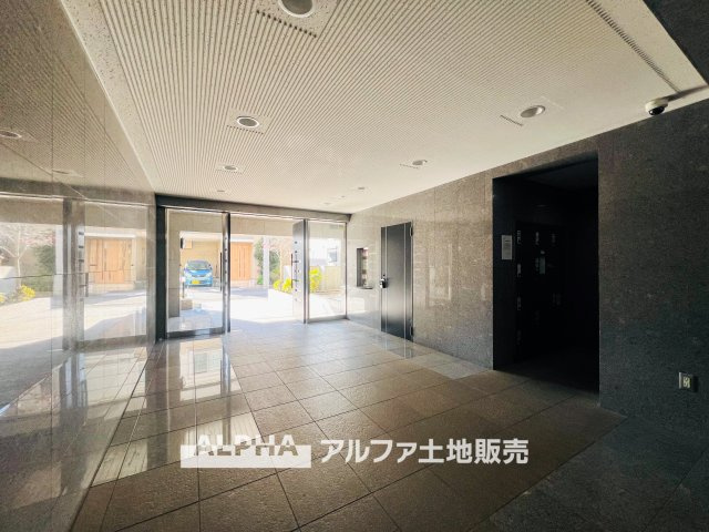 アイディーコート府中のエントランス|【Entrance】
◆エントランス◆管理の行き届いた綺麗なエントランスは、扉を開けると温もりと幸せと楽しさいっぱいの我が家に帰ってきたんだなと落ち着く瞬間。