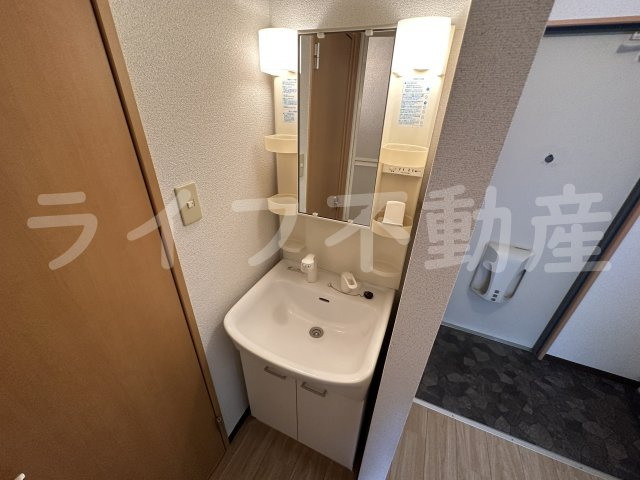 M’プラザ布施駅前の独立洗面台|朝の支度にも助かる、独立の洗髪洗面化粧台