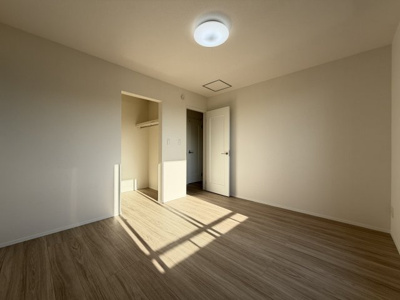 【洋室】 | うるま市赤野（全3棟）B号棟 | B号棟　洋室7帖＋WIC付き♪