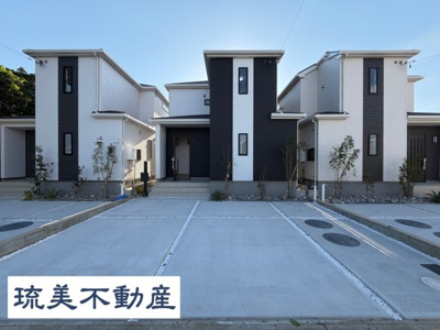 【外観】 | うるま市赤野（全3棟）ラストB号棟 | B号棟　並列駐車3台可♪お庭付き♪