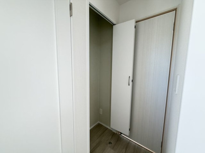 【収納】 | うるま市赤野（全3棟）B号棟 | B号棟　1階廊下収納付き♪