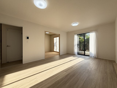 【居間・リビング】 | うるま市赤野（全3棟）B号棟 | B号棟　LDK16帖♪