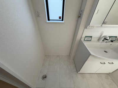 【ランドリースペース】 | うるま市赤野（全3棟）B号棟 | B号棟　洗濯機置き場♪