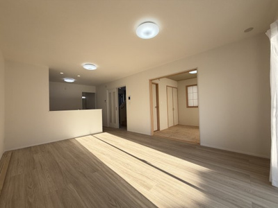 【居間・リビング】 | うるま市赤野（全3棟）B号棟 | B号棟　LDK16帖♪