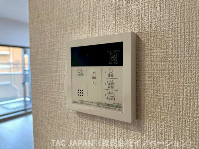 ジェイパーク北千住モナクレイスの発電・温水設備|【オートバス】
キッチンからワンタッチでお湯張や追焚ができる便利なオートバス。