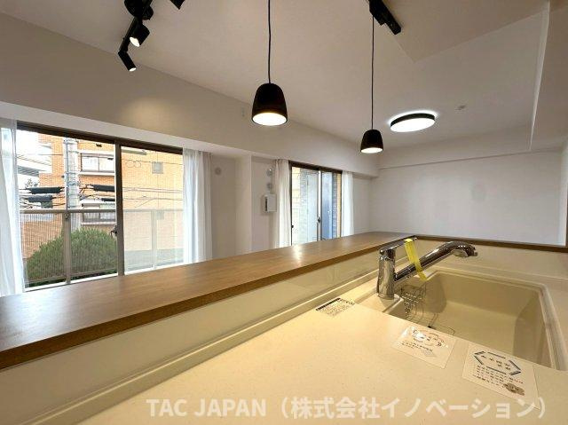 ジェイパーク北千住モナクレイスの居間・リビング