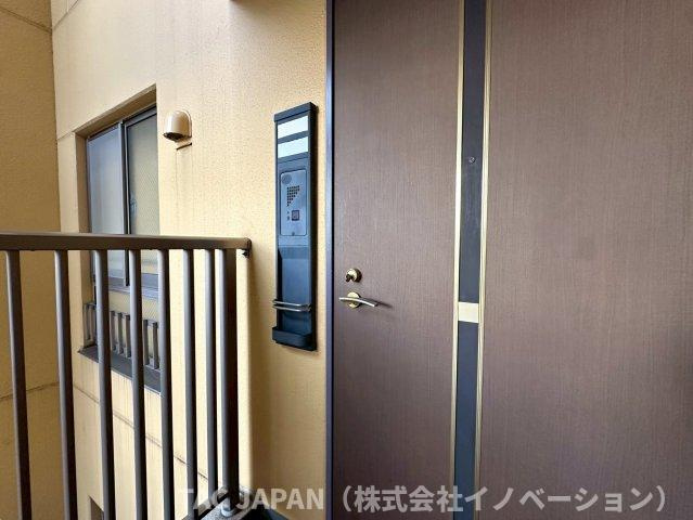 ジェイパーク北千住モナクレイスの玄関