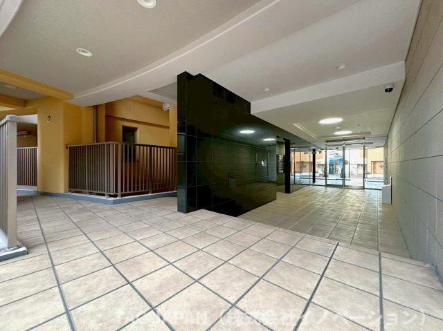 ジェイパーク北千住モナクレイスのエントランス