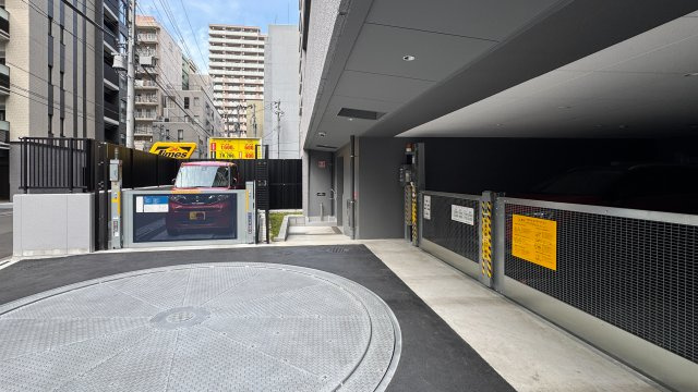 ネベル北四番丁　priéreの駐車場|※位置及びサイズ等により入庫可能な車両が限られています。2025年12月13日現在空無し