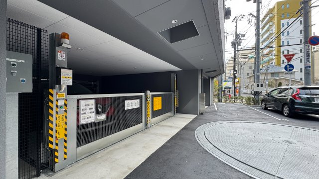 ネベル北四番丁　priéreの駐車場|※位置及びサイズ等により入庫可能な車両が限られています。2025年12月13日現在空無し