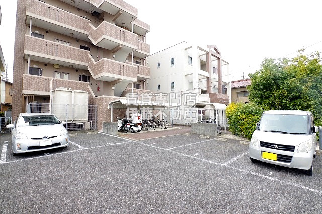 第3クインビルの駐車場